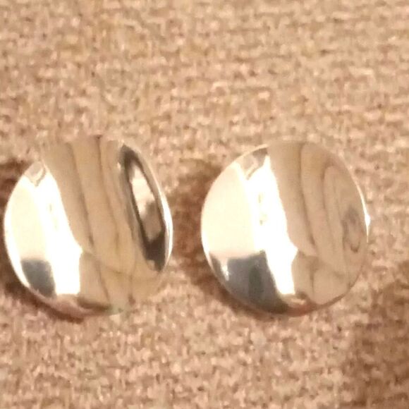 Avon Vintage Western Goldtone Petals Clip On Earrings. 1970's. Signed Avon - Picture 1 of 3